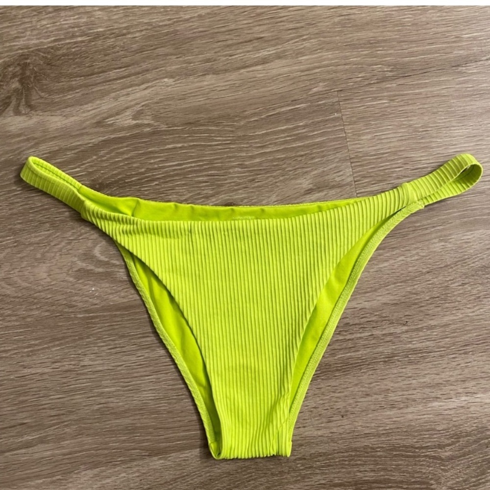 Monday swimwear Key Lime Bottoms size L